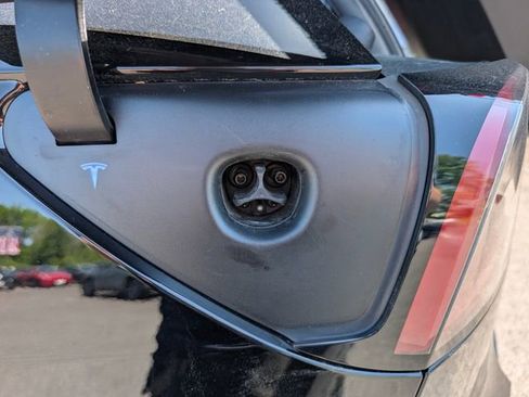Used 2023 Tesla Model Y Long Range AWD/4WD image 12