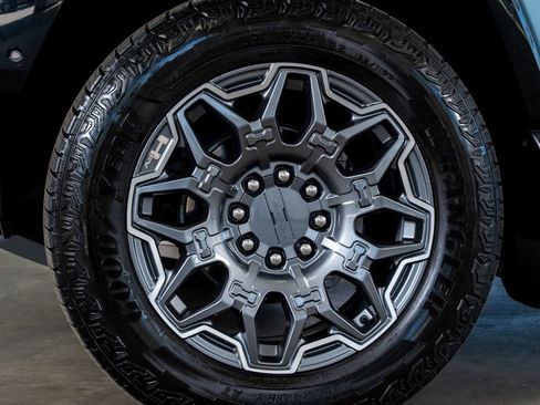 Used 2024 GMC Hummer EV 3X w/ LPO, Illumination Package image 10