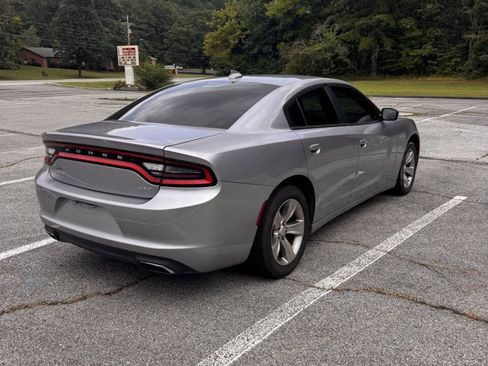 Used 2016 Dodge Charger SXT RWD image 6