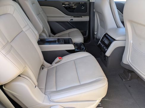 Used 2023 Lincoln Aviator Reserve w/ Equipment Group 201A image 13