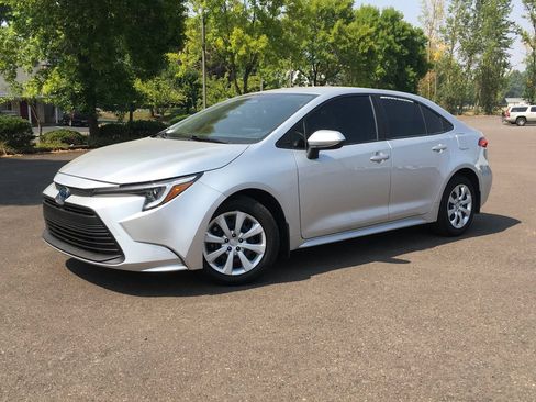 Used 2023 Toyota Corolla LE FWD image 1