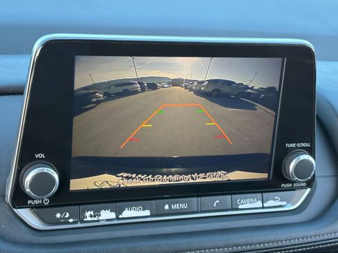 Used 2025 Nissan Rogue SV FWD image 21