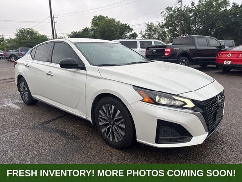 Used 2024 Nissan Altima 2.5 SV FWD image 1