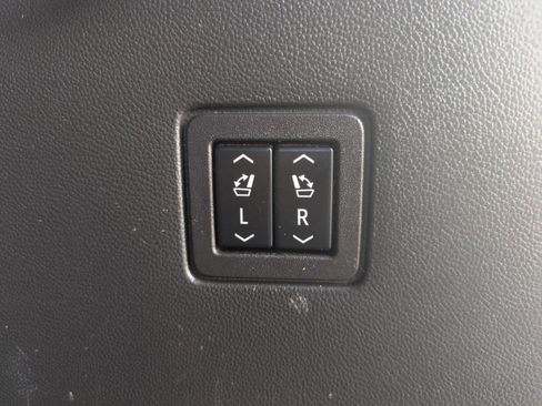 Used 2023 Chevrolet Traverse High Country image 23