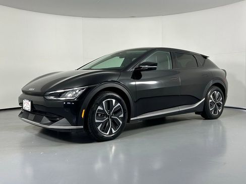 Used 2024 Kia EV6 Light RWD image 3