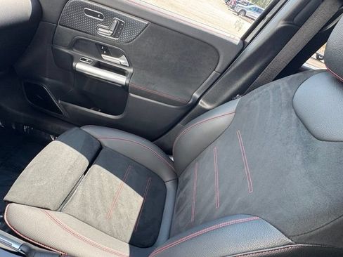 Used 2025 Mercedes-Benz GLA 250 4MATIC image 21