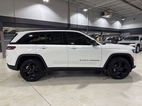 Used 2023 Jeep Grand Cherokee Altitude image 17