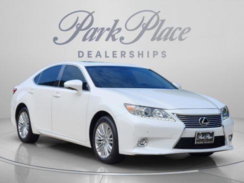 Used 2015 Lexus ES 350 w/ Luxury Package FWD image 4
