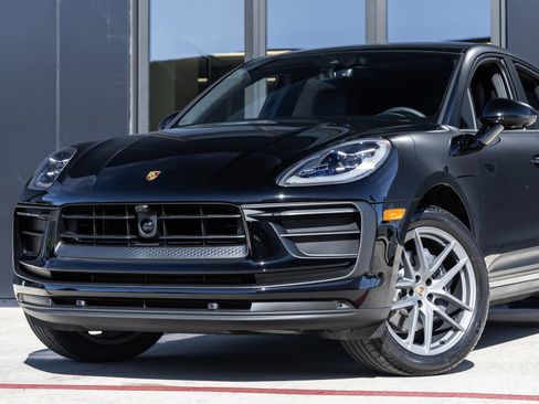 Certified 2026 Porsche Macan AWD/4WD image 7