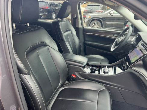 Used 2023 Jeep Grand Cherokee L Limited AWD/4WD image 19