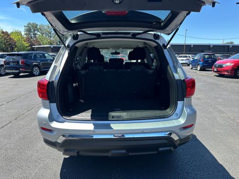 Used 2018 Nissan Pathfinder SV FWD image 11