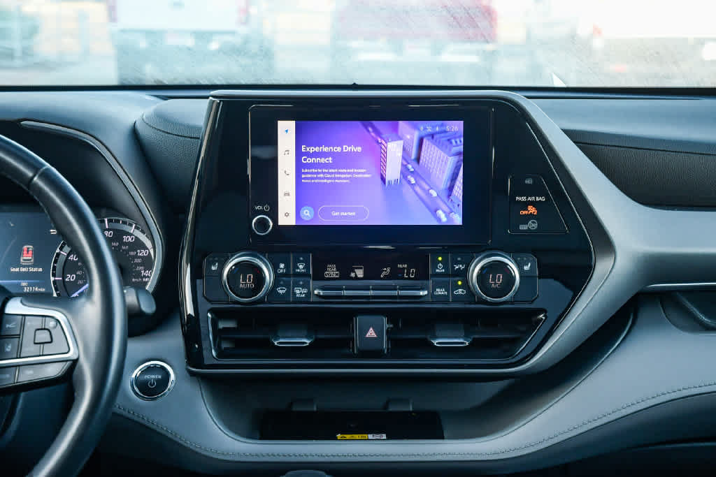 Certified 2023 Toyota Highlander XLE AWD/4WD image 15