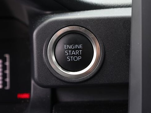 Used 2025 Toyota 4Runner SR5 AWD/4WD image 28
