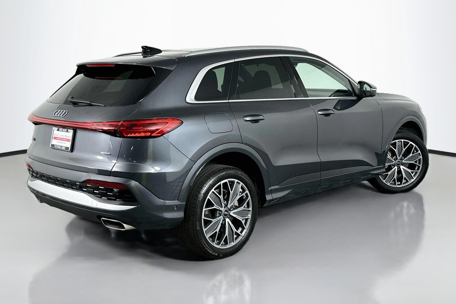 Used 2025 Audi Q5 Premium w/ Premium Plus AWD/4WD image 14