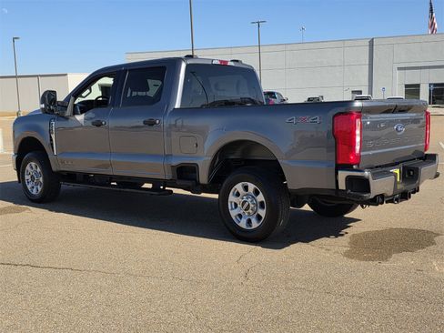 Used 2024 Ford F250 XLT image 7