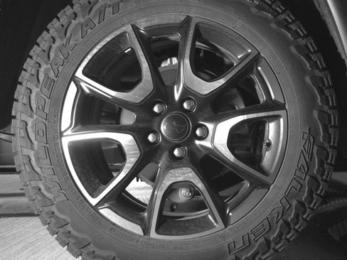 Used 2025 Jeep Compass Trailhawk image 15