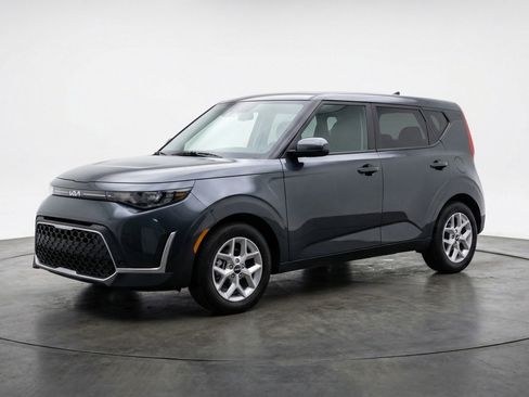 Used 2025 Kia Soul LX w/ LX Technology Package image 3