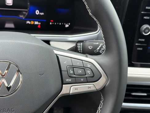 New 2026 Volkswagen Taos SE FWD image 25