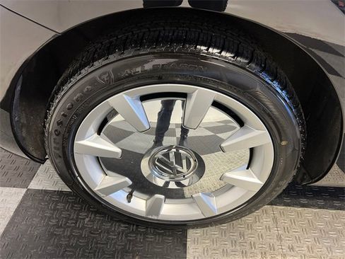 Used 2015 Volkswagen Beetle 1.8T image 12