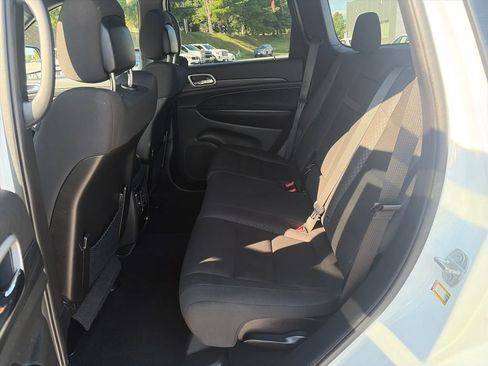 Used 2020 Jeep Grand Cherokee Laredo AWD/4WD image 24