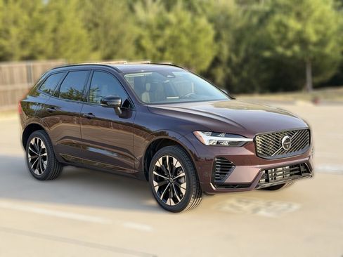 New 2026 Volvo XC60 T8 Plus w/ Climate Package AWD/4WD image 4