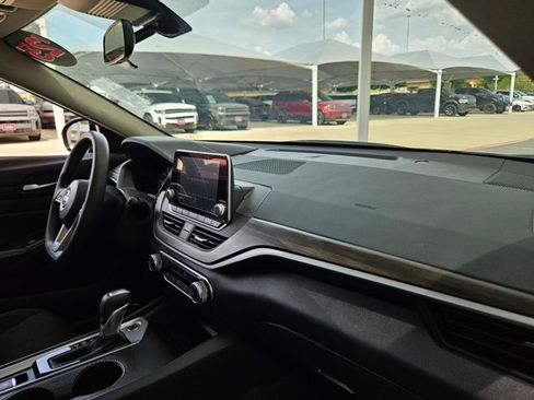 Used 2025 Nissan Altima 2.5 SV AWD/4WD image 16