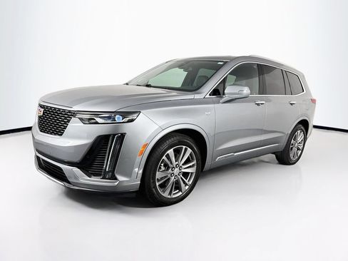 Used 2025 Cadillac XT6 Premium Luxury FWD image 3