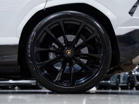Used 2022 Lamborghini Urus AWD/4WD image 12