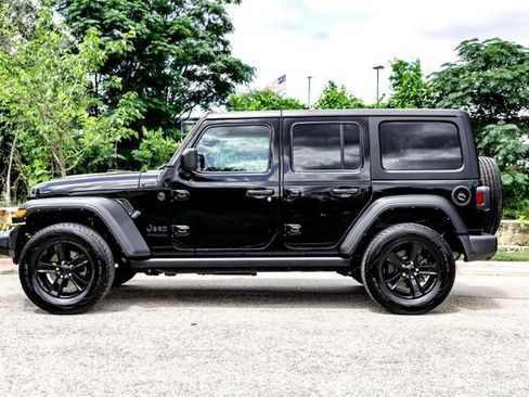 Used 2022 Jeep Wrangler Unlimited Sport AWD/4WD image 9