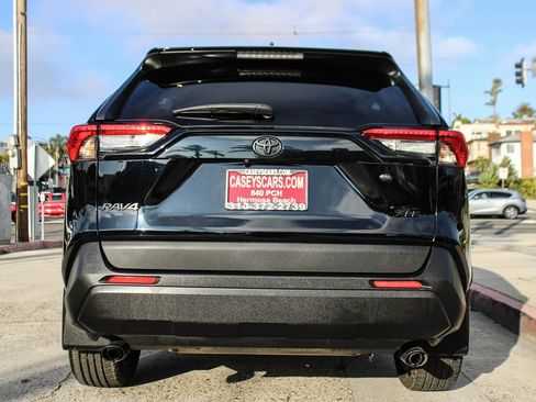 Used 2023 Toyota RAV4 XLE Premium FWD image 5