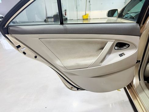 Used 2011 Toyota Camry LE image 25