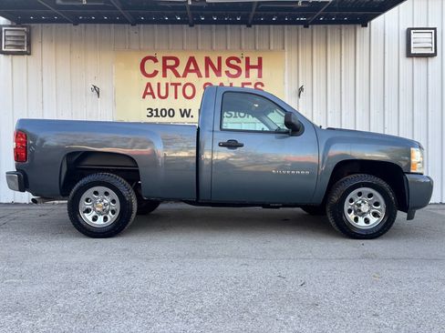 Used 2010 Chevrolet Silverado 1500 W/T w/ LS Package image 2