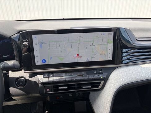 Used 2025 Toyota Camry XLE AWD/4WD image 40