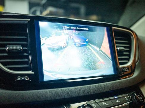 Used 2023 Chrysler Pacifica Touring-L FWD image 21