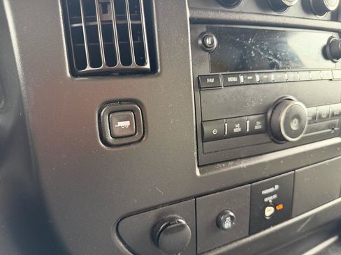 Used 2020 Chevrolet Express 3500 RWD image 23