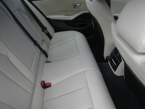 Used 2025 BMW 330i Sedan RWD image 37