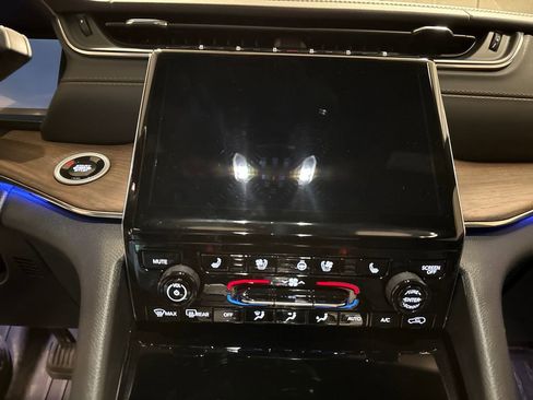 Used 2025 Jeep Grand Cherokee L Summit w/ Advanced Protech Group IV image 13