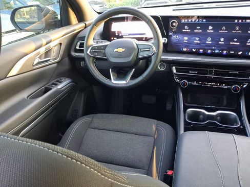 Used 2025 Chevrolet Traverse LT FWD image 10