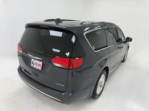 Used 2020 Chrysler Pacifica Limited FWD image 40