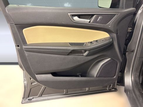 Used 2021 Ford Edge SE image 19