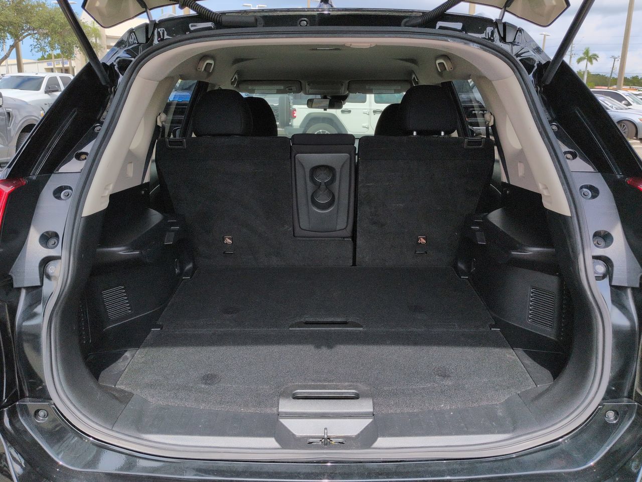 Used 2019 Nissan Rogue S w/ Special Edition Package FWD image 13