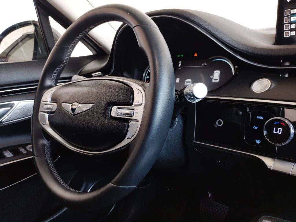Used 2025 Genesis GV70 2.5T AWD/4WD image 34
