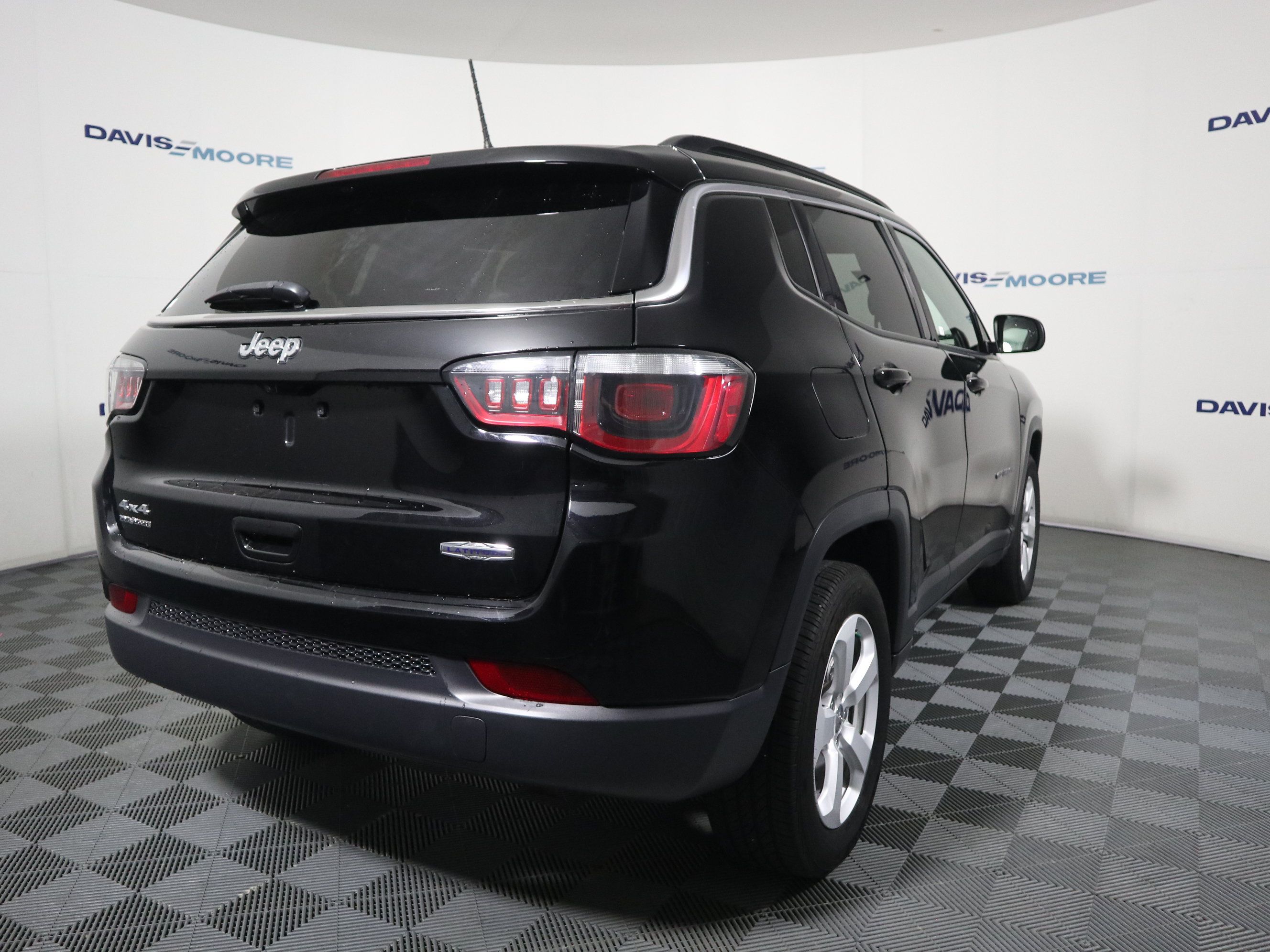 Used 2020 Jeep Compass Latitude w/ Cold Weather Group AWD/4WD image 5
