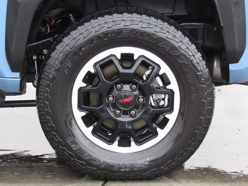 Certified 2025 Toyota 4Runner TRD Off-Road Premium image 39