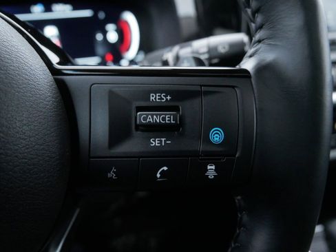 Used 2024 Nissan Pathfinder Platinum image 25