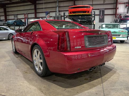 Used 2005 Cadillac XLR RWD image 22