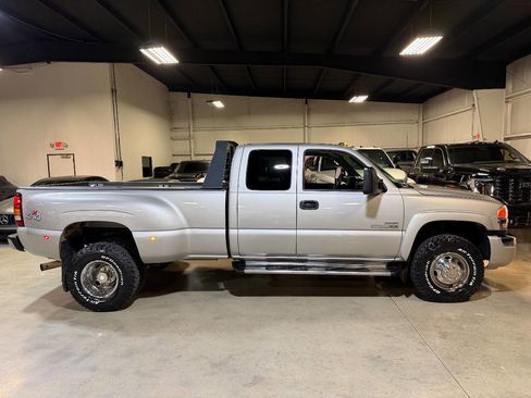 Used 2006 GMC Sierra 3500 SLE w/ Heavy-Duty Power Package image 4