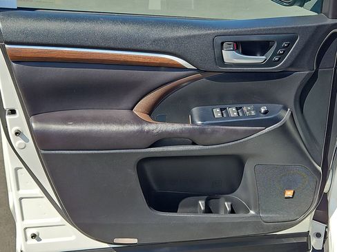 Used 2016 Toyota Highlander Limited image 14