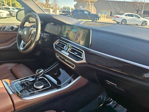 Used 2021 BMW X5 xDrive40i w/ Premium Package image 12