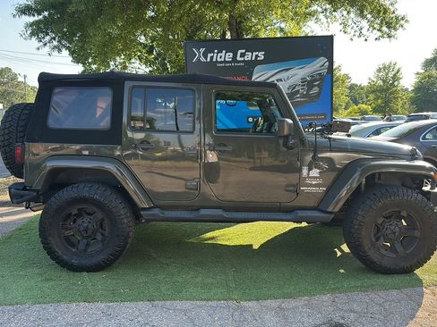 Used 2015 Jeep Wrangler Unlimited Sahara AWD/4WD image 8